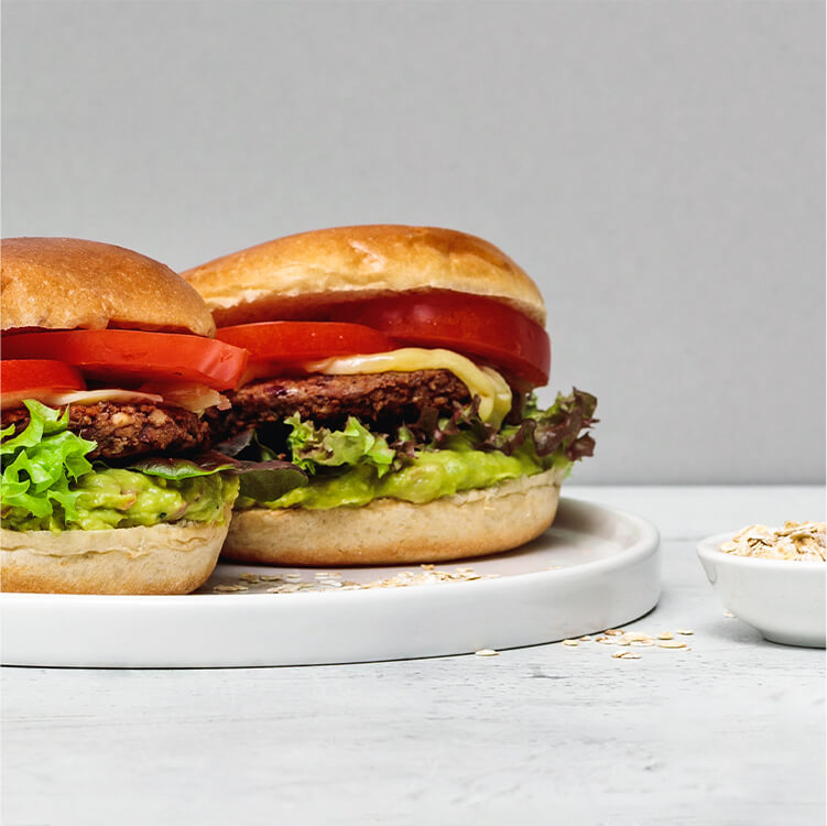 Vegan Burger auf einem Teller