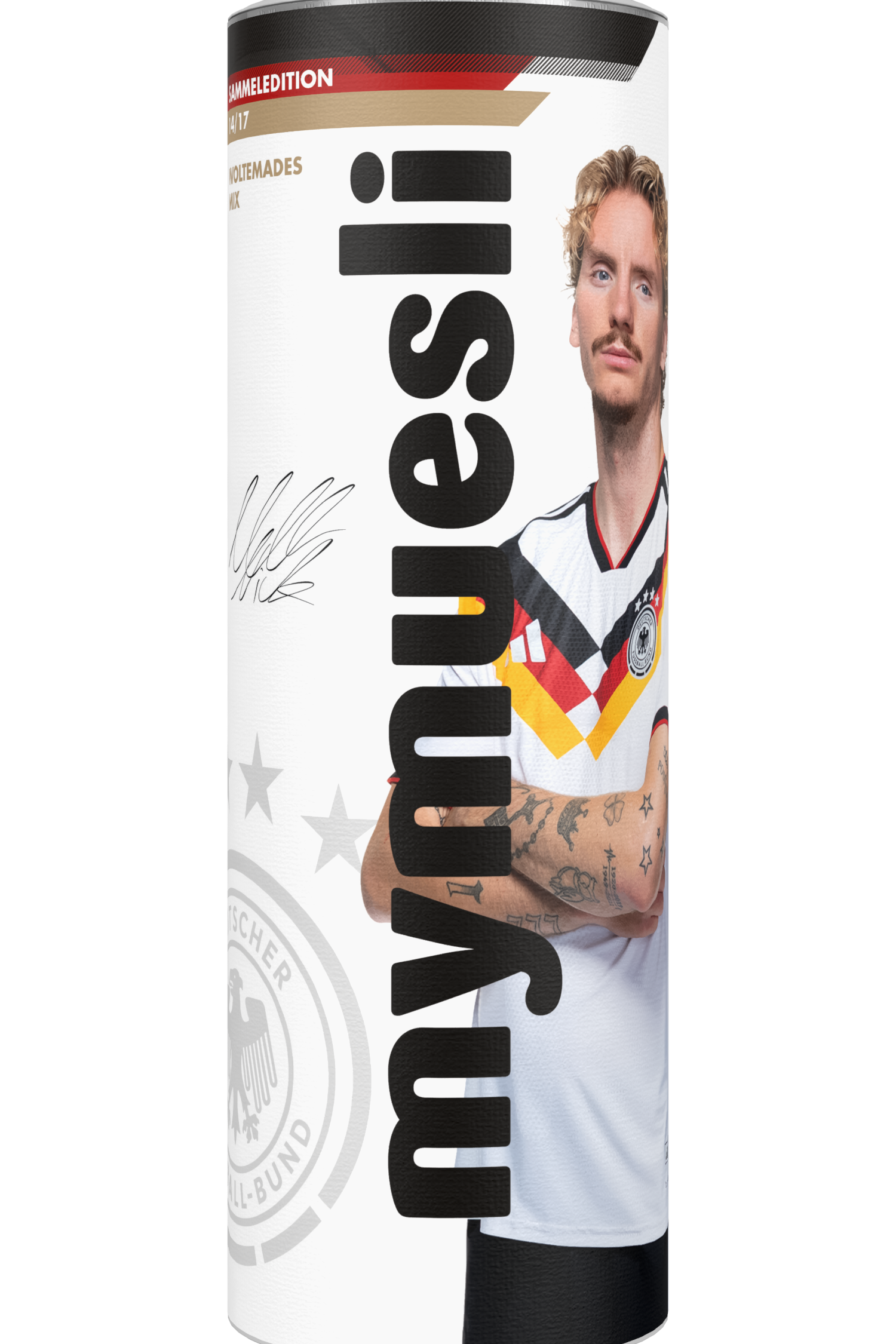 Weiße mymuesli -Dose mit Nick Woltemade im Deutschland-Trikot (Sonderedition) auf weißem Hintergrund.