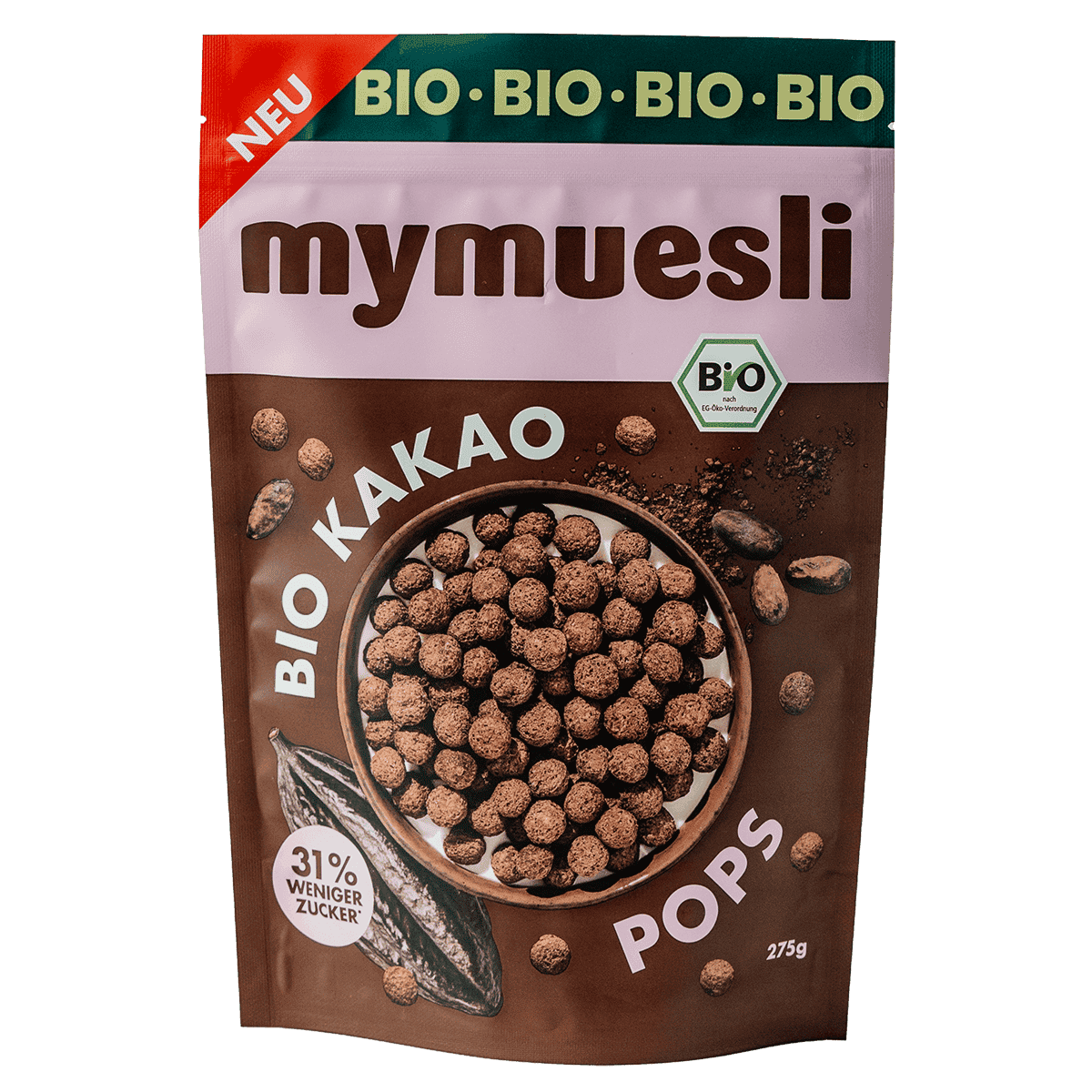 Eine Packung "mymuesli Bio Kakao Pops" in einer braun-rosa Tüte auf grünem Hintergrund, mit einer Abbildung der schokolierten Getreide-Pops.