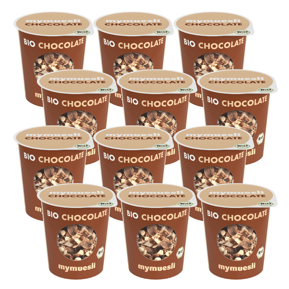 Ein großes Bundle bestehend aus zwölf braunen mymuesli Portionsbechern der Sorte Schokolade vor einem grünen Hintergrund.