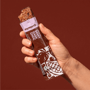 mymuesli Bio Berry Dark Choc Müsliriegel an der Ecke abgebissen