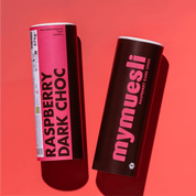 mymuesli Bio Raspberry Dark Choc Müsli Dose von Vorne und der Seite