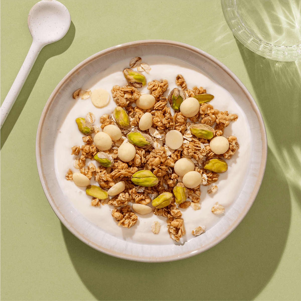 mymuesli Bio Choco Nuts Fan Paket mit 4 leckeren Bio Müslis: White Choc Pistachio Crunch schmeckt besonders gut mit Joghurt