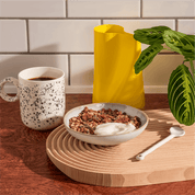 mymuesli Bio Chocolate Müsli in Müslischale mit Joghurt